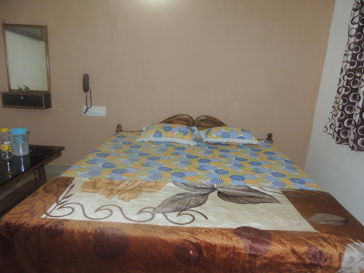 Surya Inn Конарка Номер фото