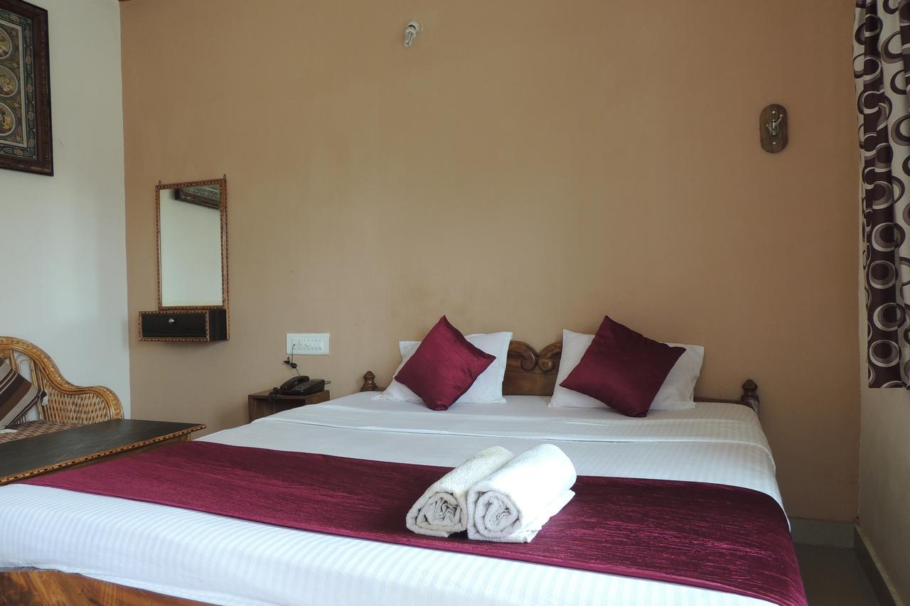 Surya Inn Конарка Экстерьер фото